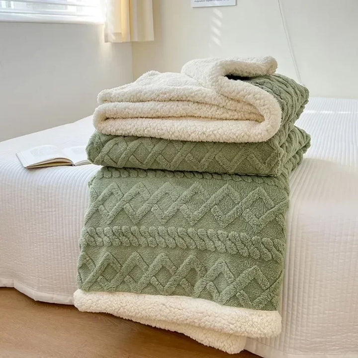 Soft Lamb Velvet Throw Blanket — Luxuriously Plush Home Essential