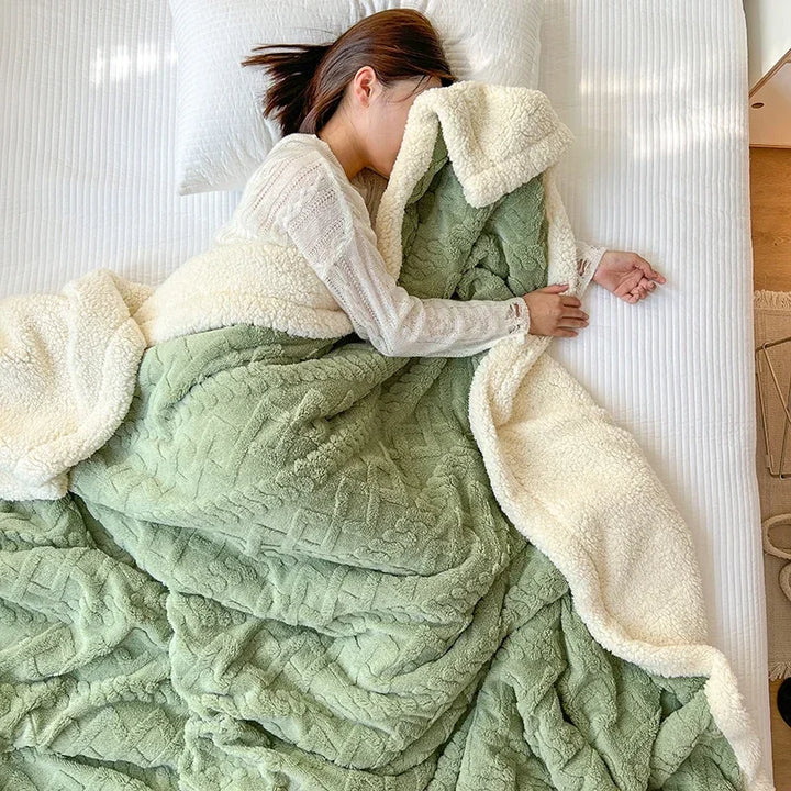 Soft Lamb Velvet Throw Blanket — Luxuriously Plush Home Essential
