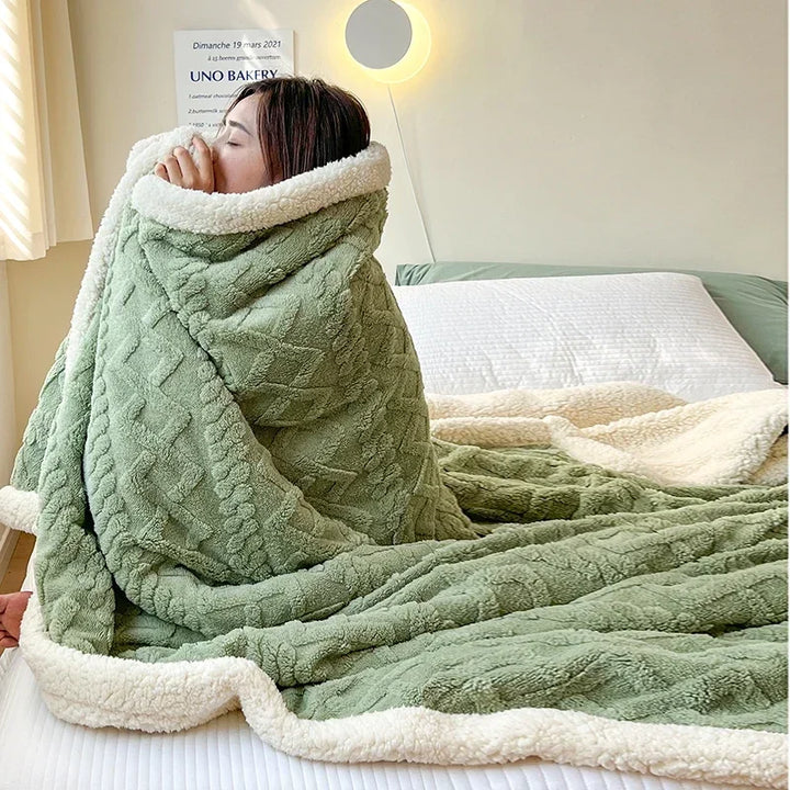 Soft Lamb Velvet Throw Blanket — Luxuriously Plush Home Essential