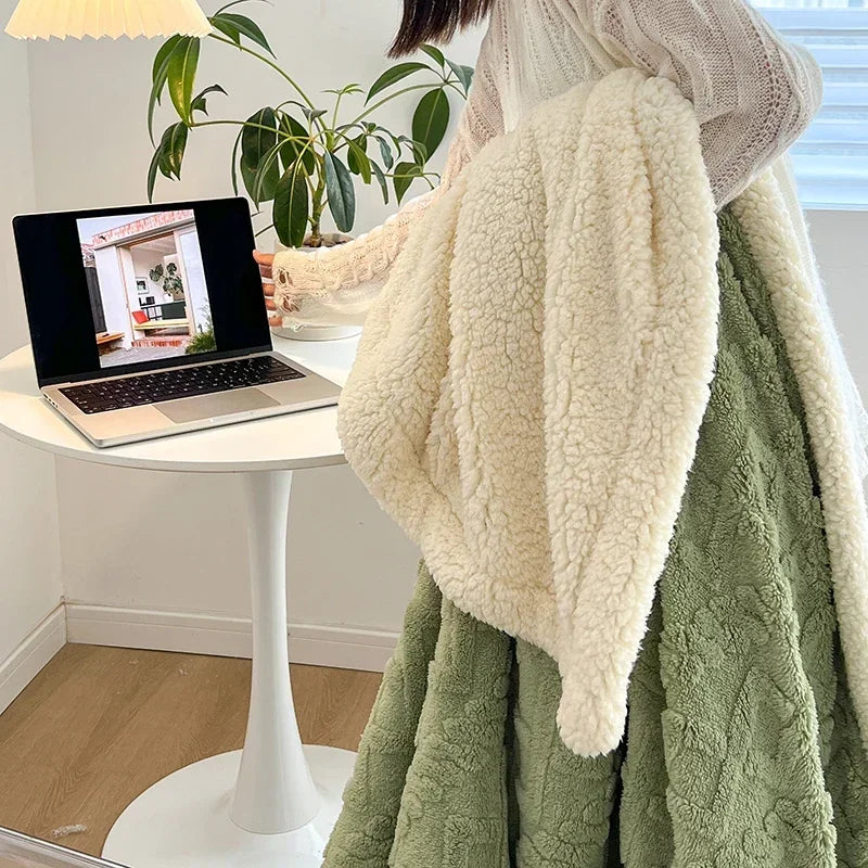 Soft Lamb Velvet Throw Blanket — Luxuriously Plush Home Essential