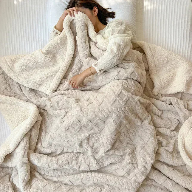 Soft Lamb Velvet Throw Blanket — Luxuriously Plush Home Essential